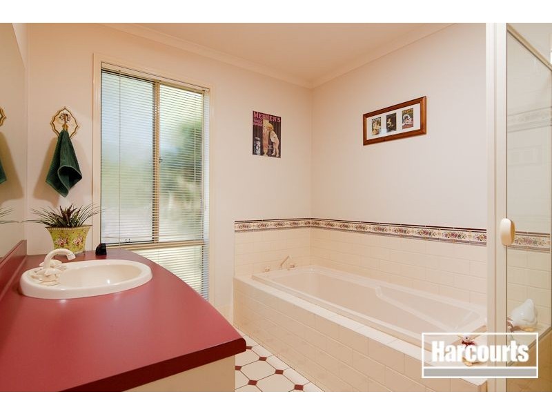 18 Ardblair Terrace, Narre Warren South VIC 3805