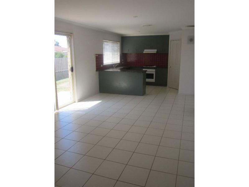 30 Raffindale Crescent, Cranbourne West VIC 3977