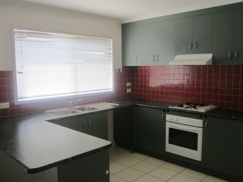 30 Raffindale Crescent, Cranbourne West VIC 3977