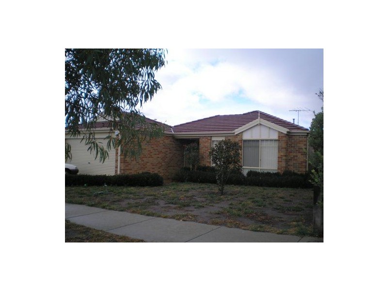 30 Raffindale Crescent, Cranbourne West VIC 3977