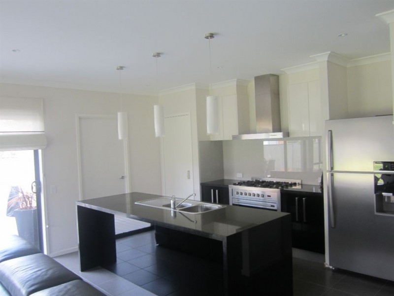 13 Peregrine Street, Cranbourne North VIC 3977