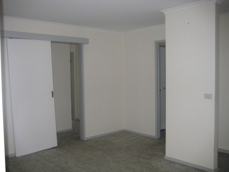 2 Heywood Crescent, Cranbourne North VIC 3977