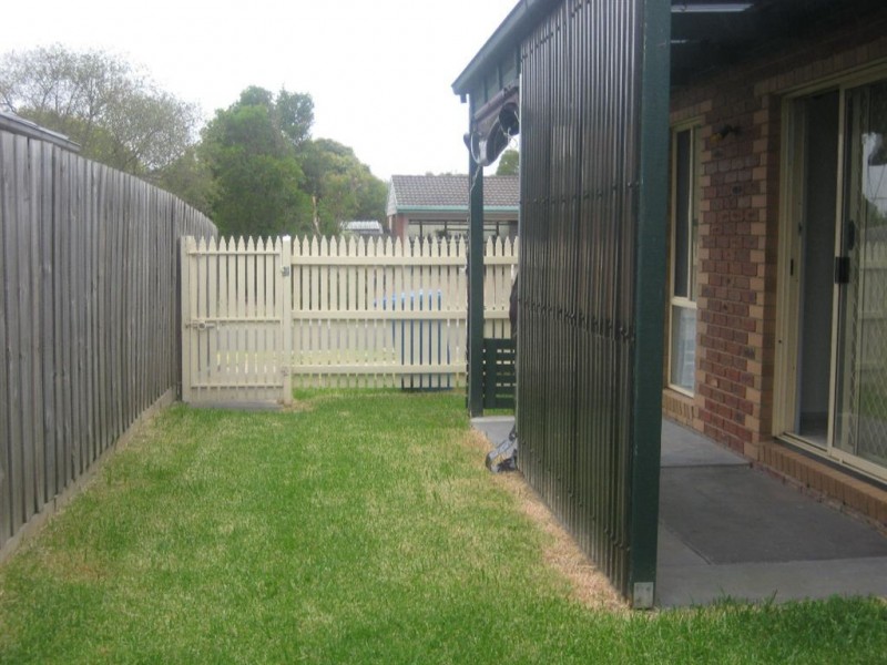 2 Heywood Crescent, Cranbourne North VIC 3977