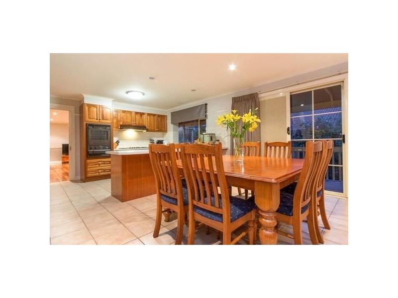 10 Kirkham Court, Berwick VIC 3806