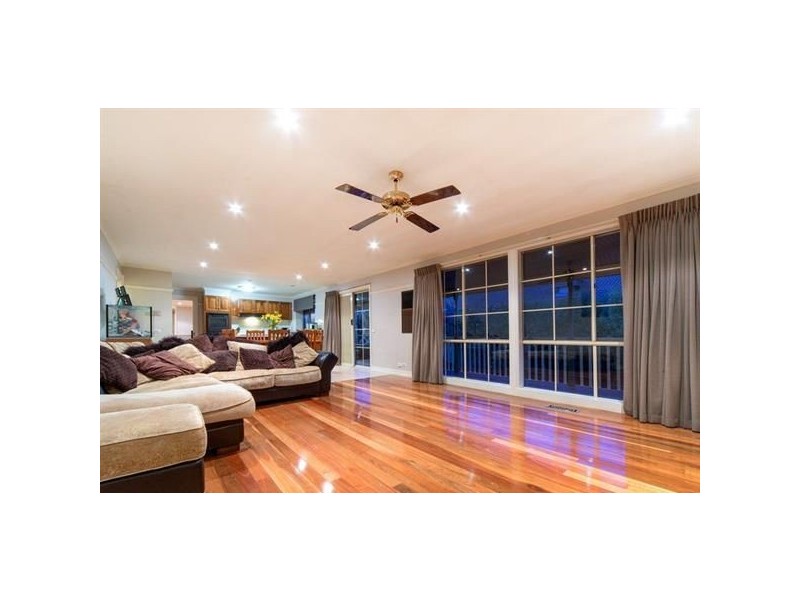 10 Kirkham Court, Berwick VIC 3806