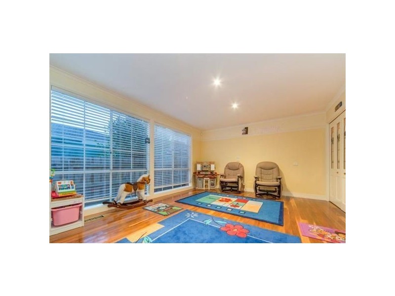 10 Kirkham Court, Berwick VIC 3806