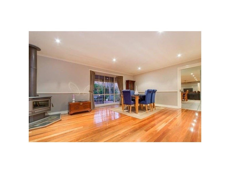 10 Kirkham Court, Berwick VIC 3806