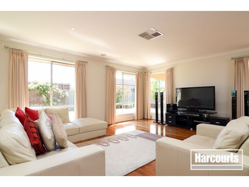 19 Trevino Way, Cranbourne North VIC 3977