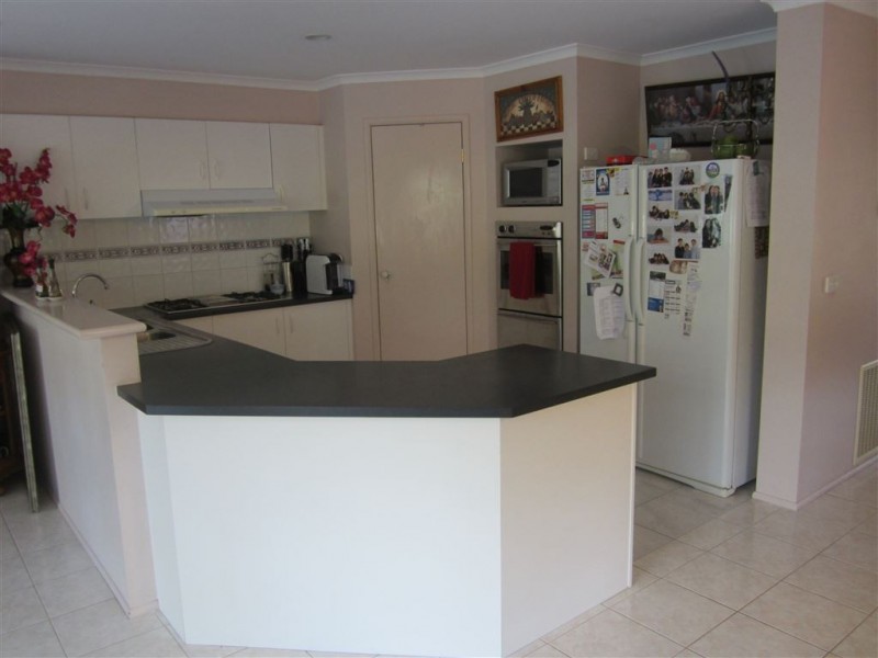 41 Robinswood Parade, Narre Warren South VIC 3805