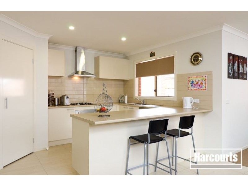 25 Brolin Terrace, Cranbourne North VIC 3977