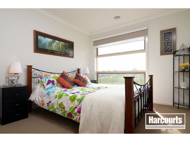 25 Brolin Terrace, Cranbourne North VIC 3977