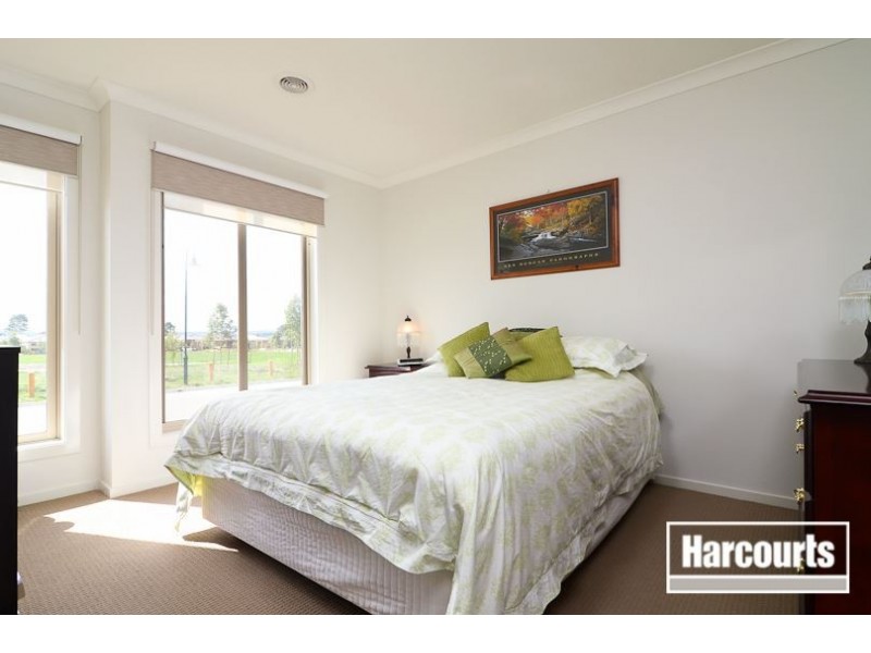 25 Brolin Terrace, Cranbourne North VIC 3977