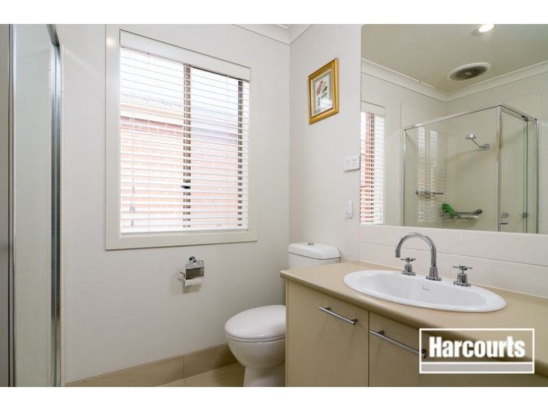 25 Brolin Terrace, Cranbourne North VIC 3977