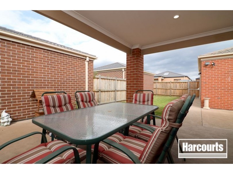 25 Brolin Terrace, Cranbourne North VIC 3977