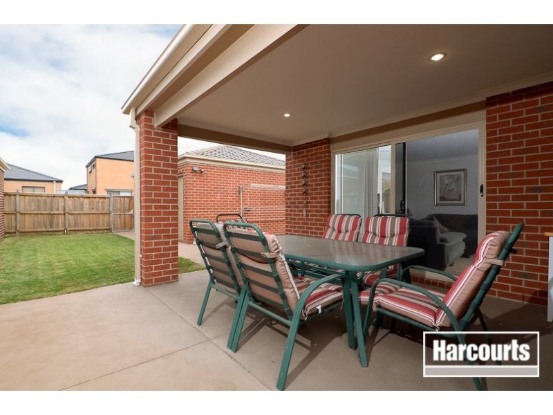 25 Brolin Terrace, Cranbourne North VIC 3977
