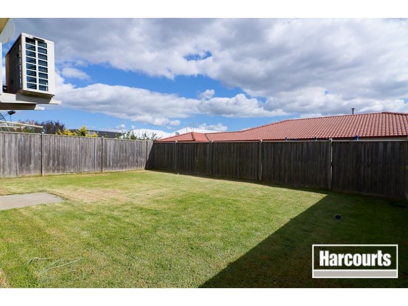 3 Penshurst Way, Cranbourne North VIC 3977