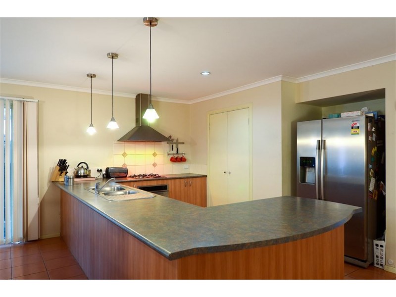 8 Falmouth Road, Narre Warren South VIC 3805