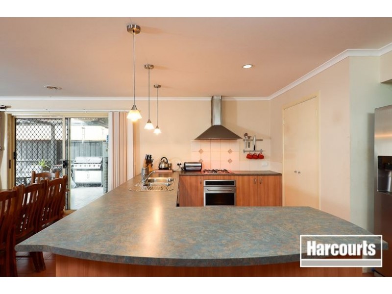 8 Falmouth Road, Narre Warren South VIC 3805