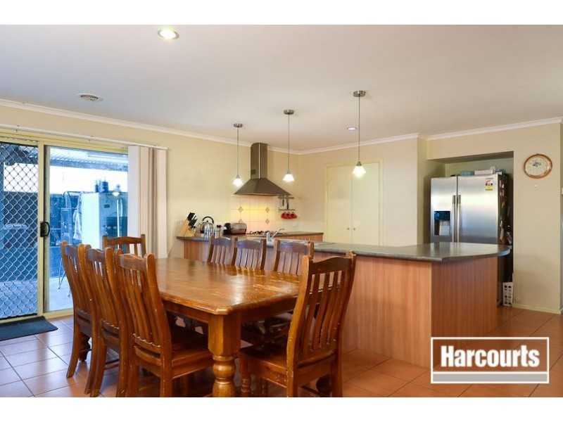 8 Falmouth Road, Narre Warren South VIC 3805