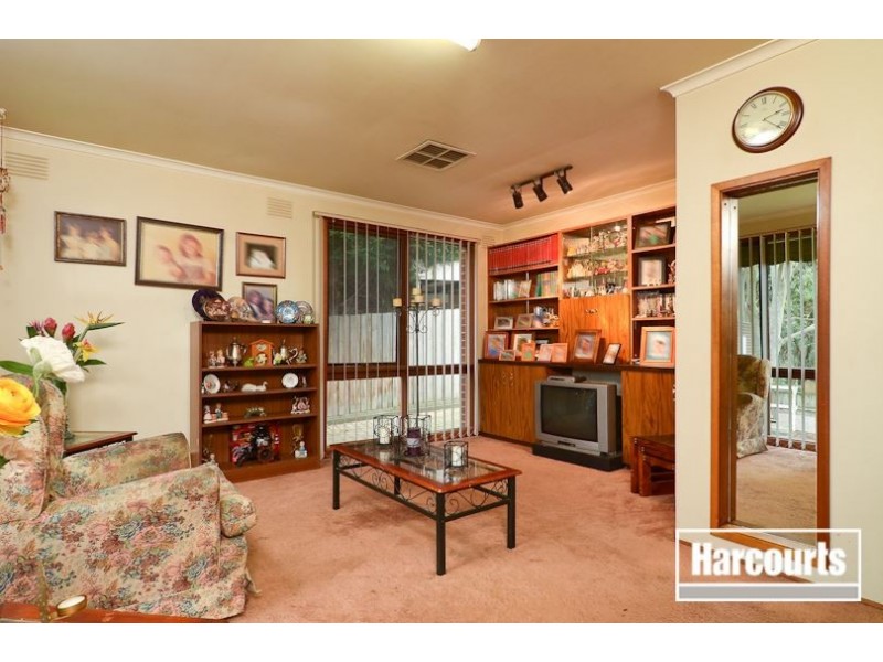 9 Sydney Parkinson Avenue, Endeavour Hills VIC 3802