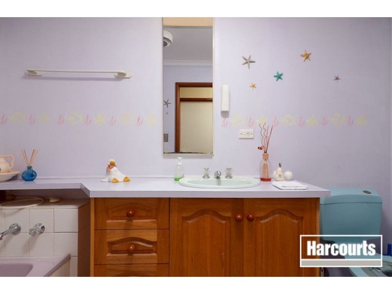 9 Sydney Parkinson Avenue, Endeavour Hills VIC 3802