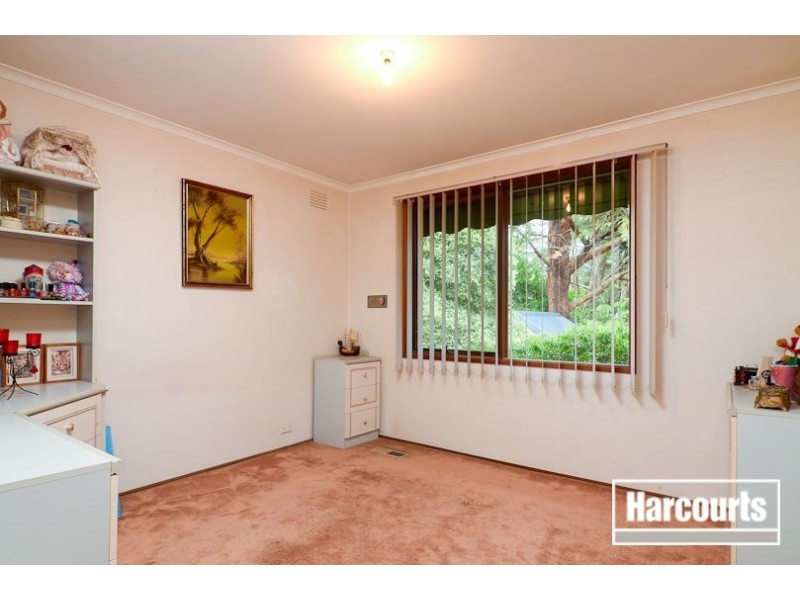 9 Sydney Parkinson Avenue, Endeavour Hills VIC 3802