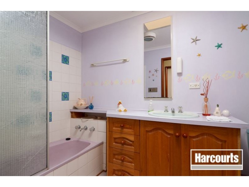 9 Sydney Parkinson Avenue, Endeavour Hills VIC 3802