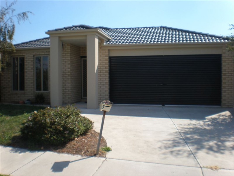 7 Penshurst Way, Cranbourne North VIC 3977