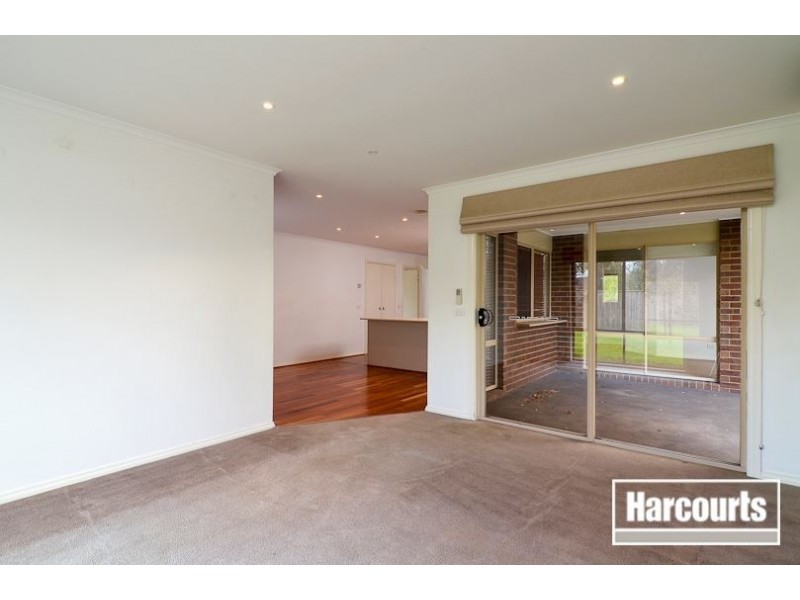 14 Broadleaf Way, Cranbourne VIC 3977