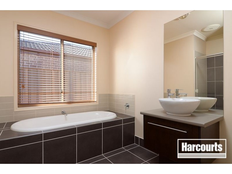 4 Merlin Drive, Cranbourne North VIC 3977