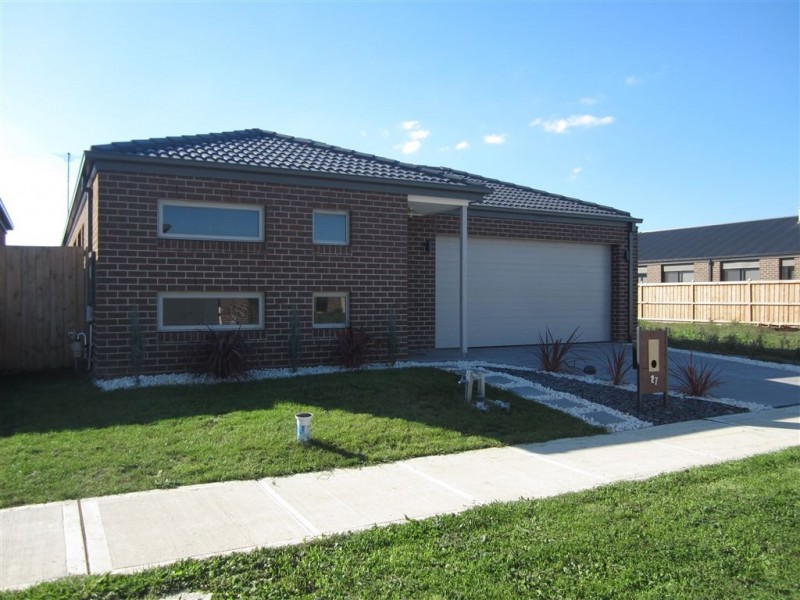 27 Mickleham Avenue, Cranbourne North VIC 3977