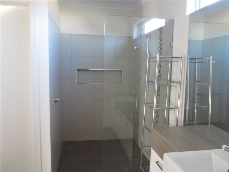 27 Mickleham Avenue, Cranbourne North VIC 3977