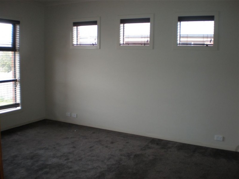 17 Tenterfield Drive, Narre Warren South VIC 3805