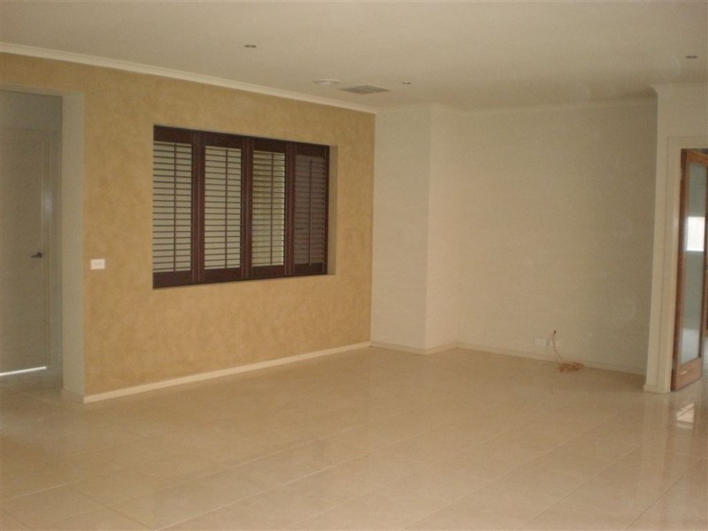 17 Tenterfield Drive, Narre Warren South VIC 3805