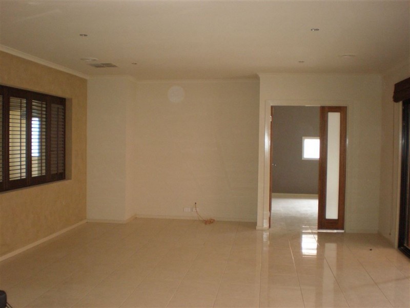 17 Tenterfield Drive, Narre Warren South VIC 3805