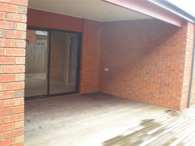 17 Tenterfield Drive, Narre Warren South VIC 3805