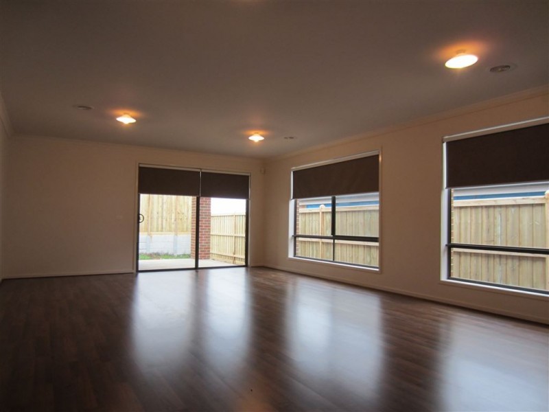 27 Macumba Drive, Clyde North VIC 3978