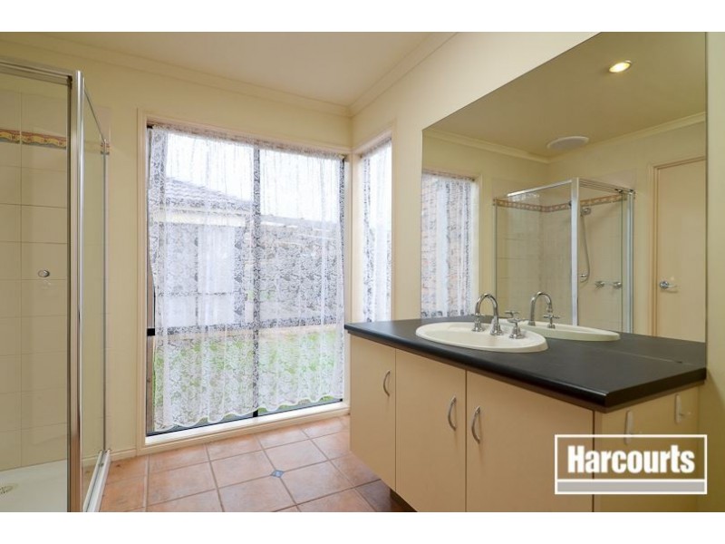 65 Robinswood Parade, Narre Warren South VIC 3805