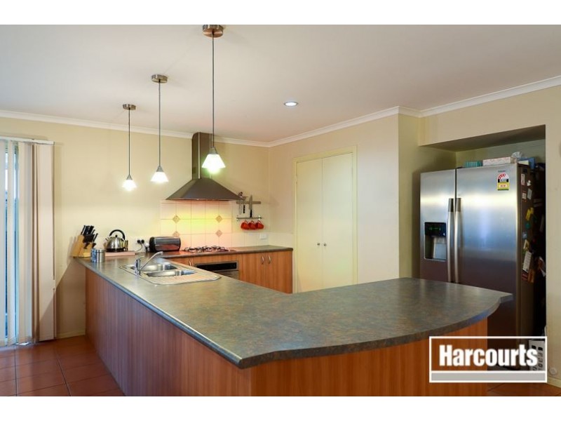 8 Falmouth Road, Narre Warren South VIC 3805