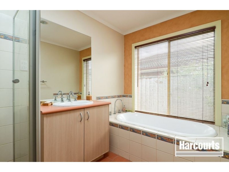 8 Falmouth Road, Narre Warren South VIC 3805