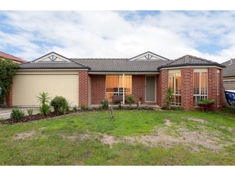 15 Stone Hill Circuit, Cranbourne East VIC 3977
