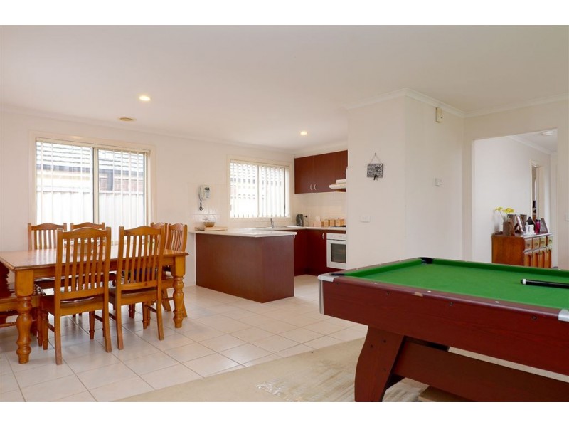 15 Stone Hill Circuit, Cranbourne East VIC 3977