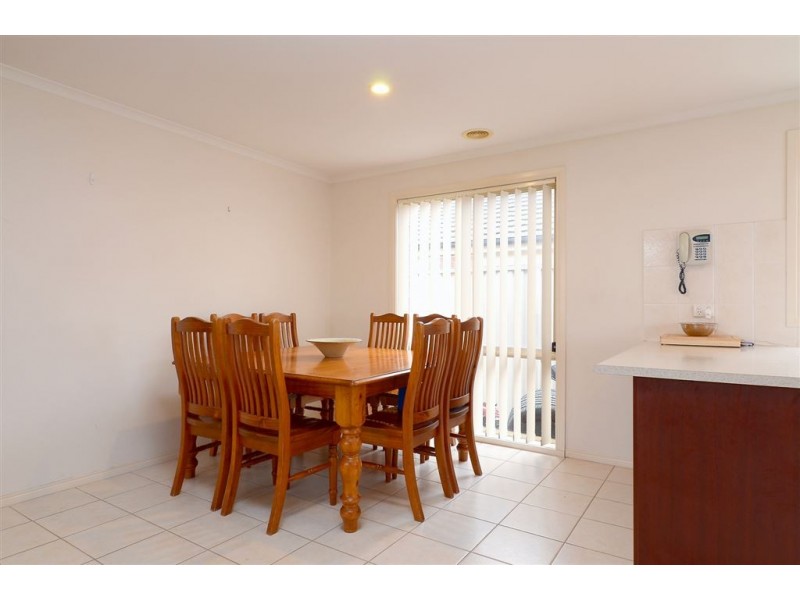 15 Stone Hill Circuit, Cranbourne East VIC 3977