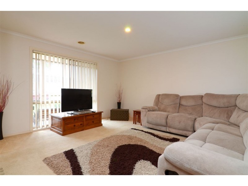 15 Stone Hill Circuit, Cranbourne East VIC 3977
