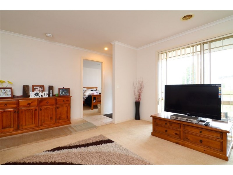 15 Stone Hill Circuit, Cranbourne East VIC 3977