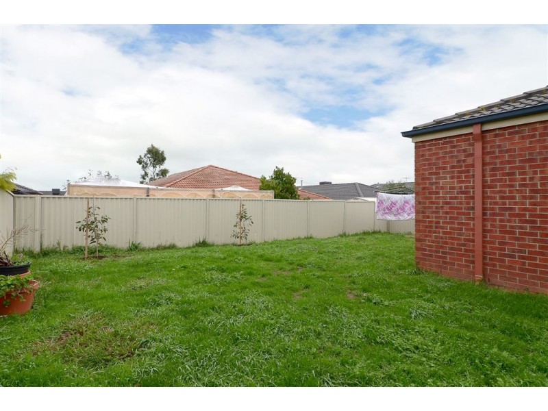 15 Stone Hill Circuit, Cranbourne East VIC 3977