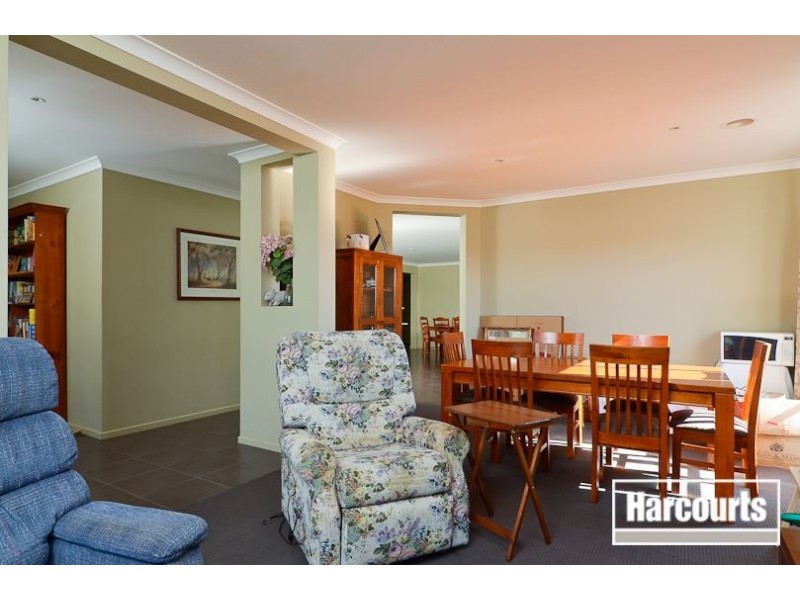 7 Bunbury Ave, Narre Warren VIC 3805