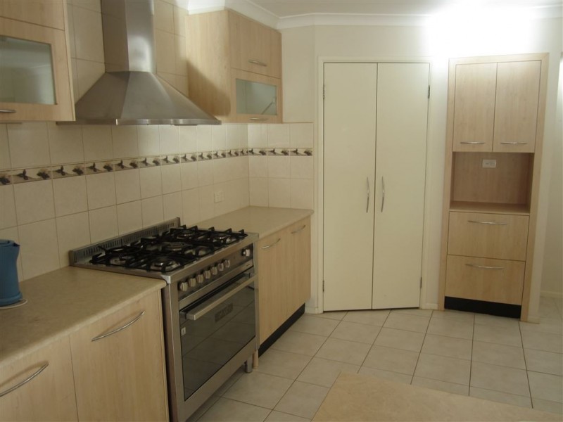 60 Robinswood Parade, Narre Warren South VIC 3805