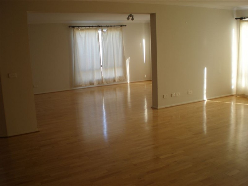 60 Robinswood Parade, Narre Warren South VIC 3805