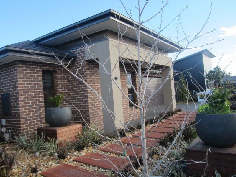 40 Prendergast Ave, Cranbourne East VIC 3977